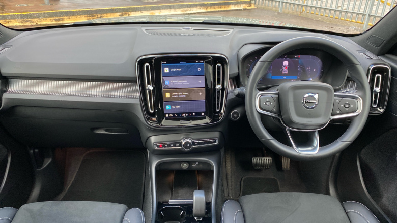 Volvo XC40 2.0 B3P Ultimate Dark 5dr Auto Petrol Estate